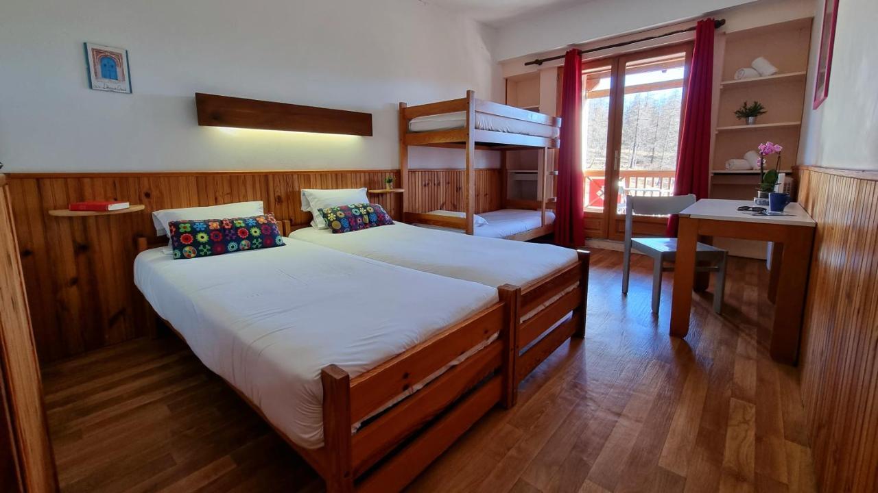 Auberge Des Aiguilles Hotell Entraunes Exteriör bild