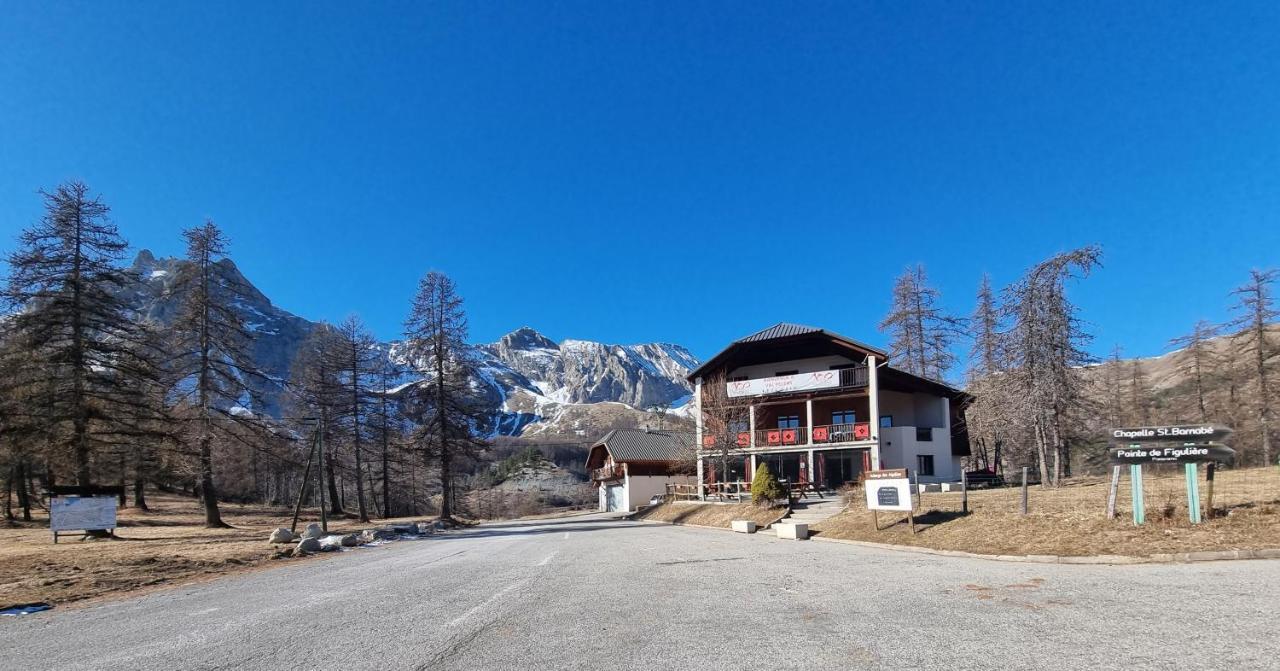 Auberge Des Aiguilles Hotell Entraunes Exteriör bild